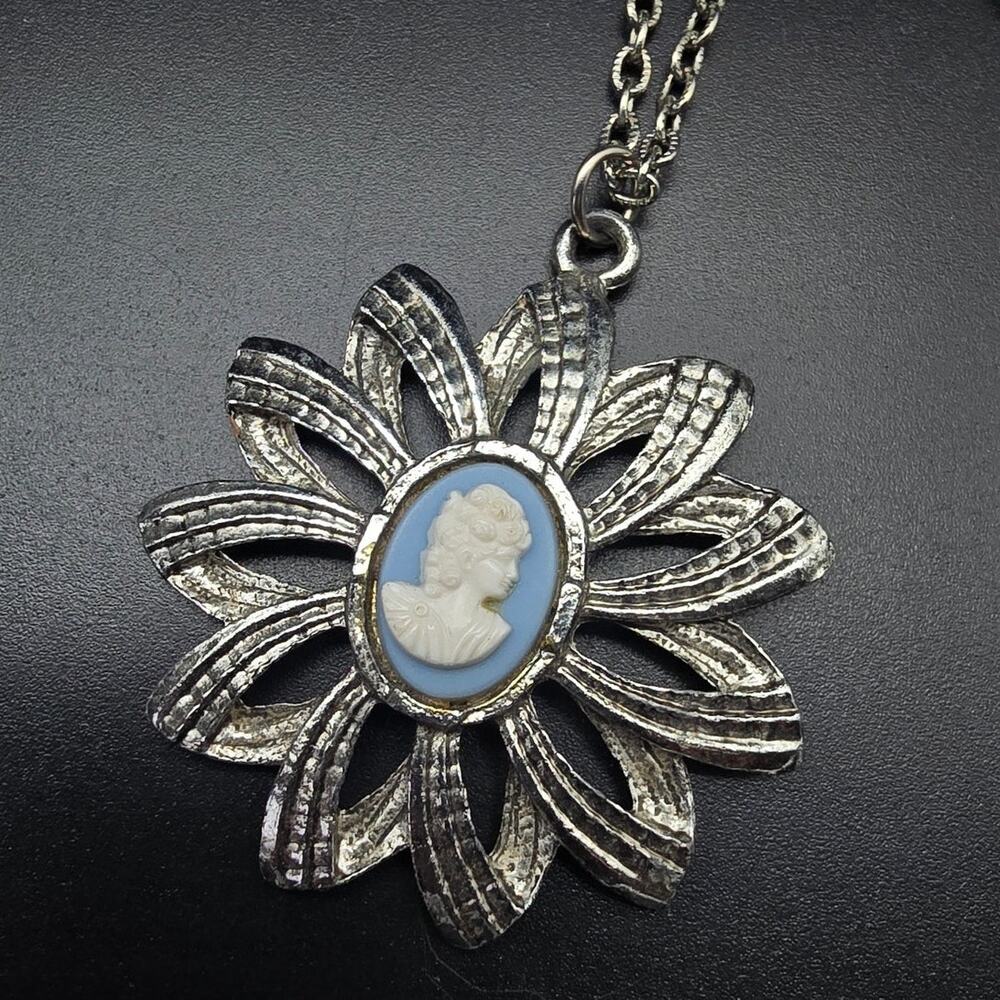 Blue Cameo Flower Pendant Necklace Silver Tone VIntage Costume Jewelry